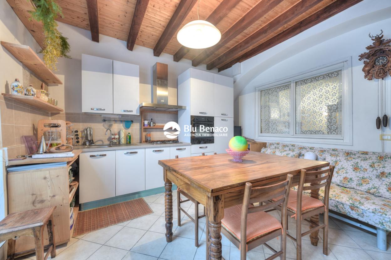 Detached house from ground to roof in Toscolano Maderno