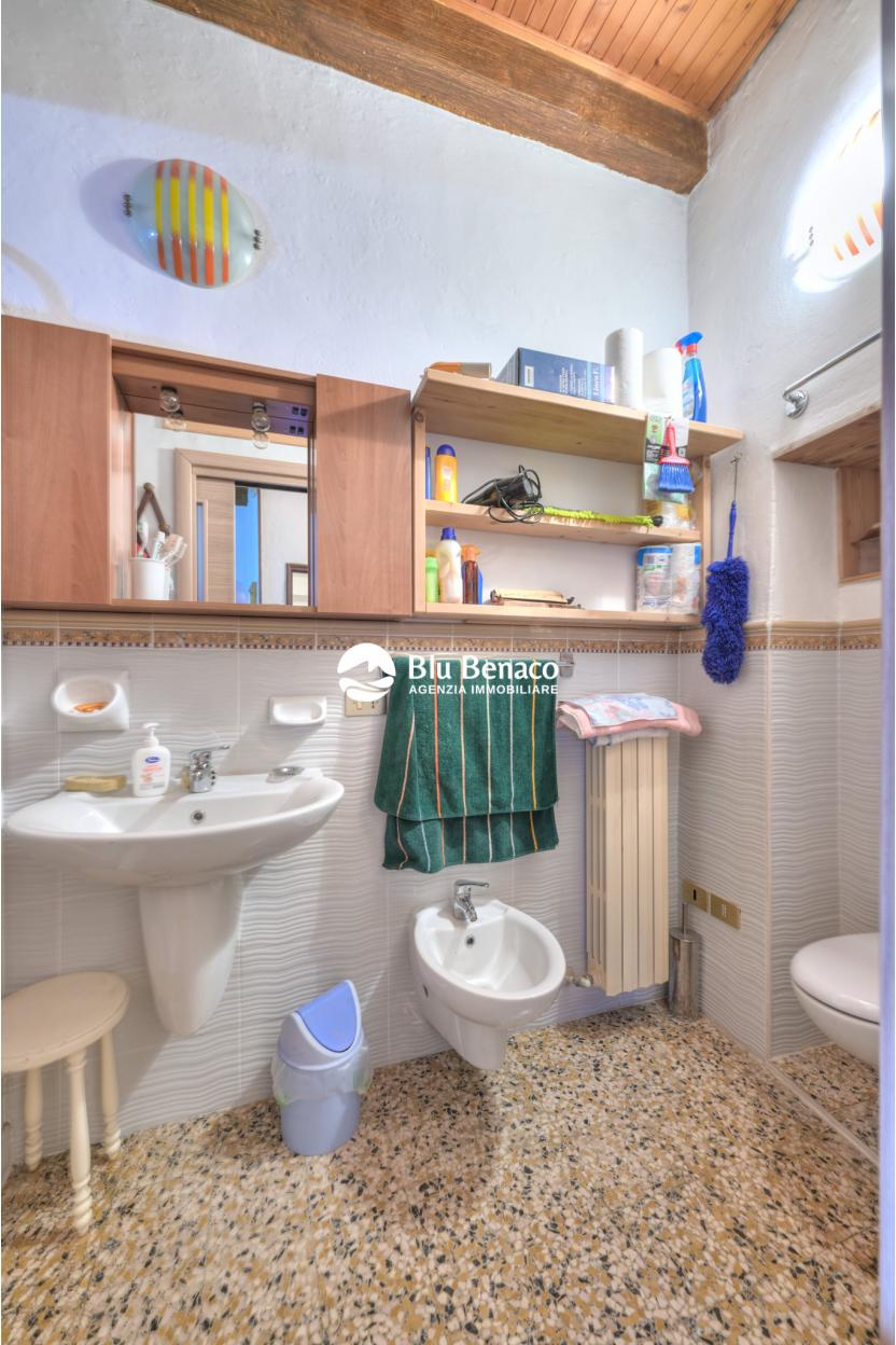 Detached house from ground to roof in Toscolano Maderno