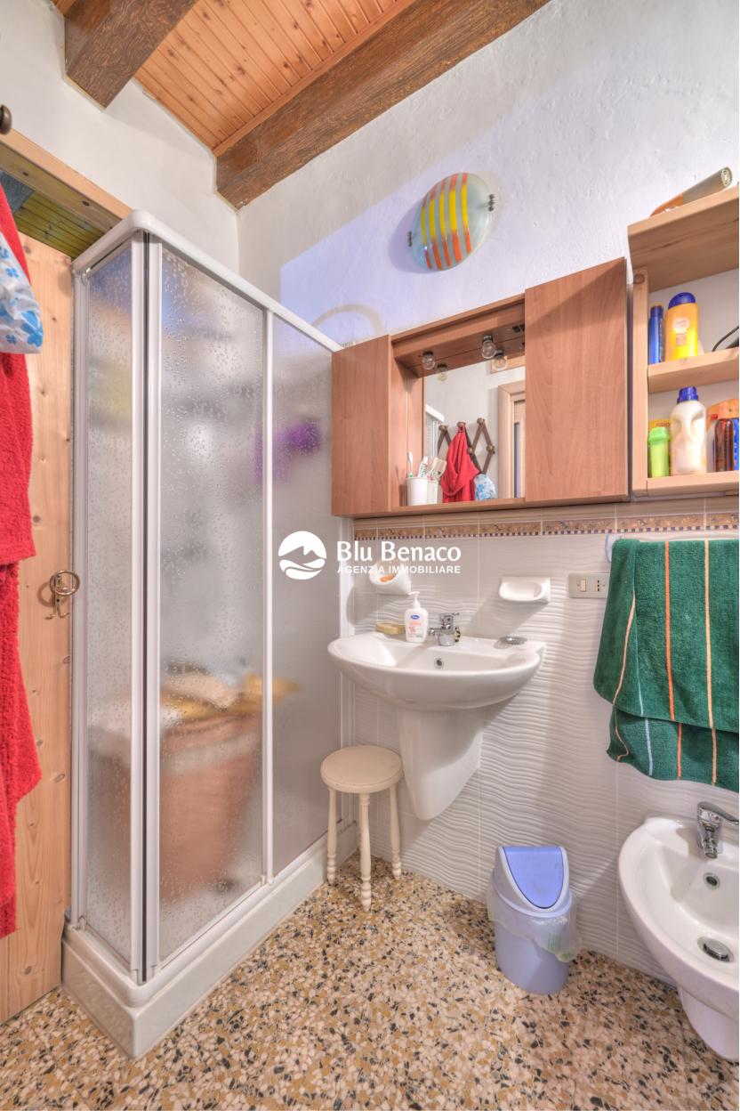 Detached house from ground to roof in Toscolano Maderno