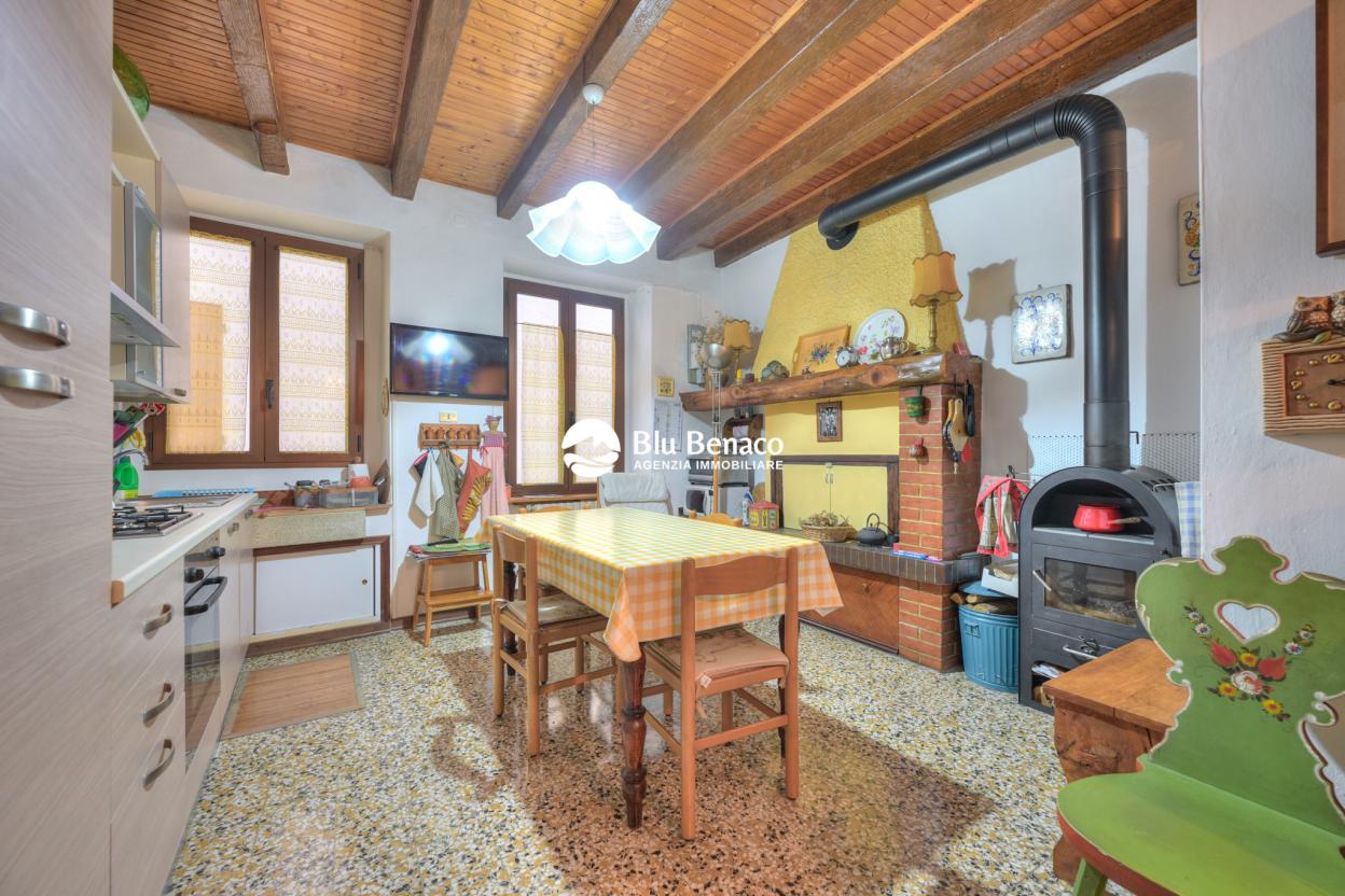Detached house from ground to roof in Toscolano Maderno