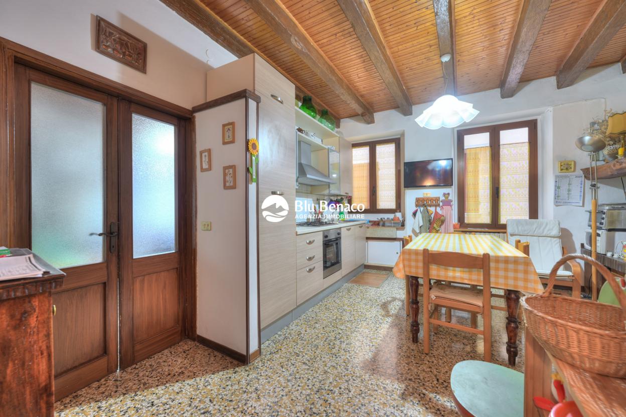 Detached house from ground to roof in Toscolano Maderno
