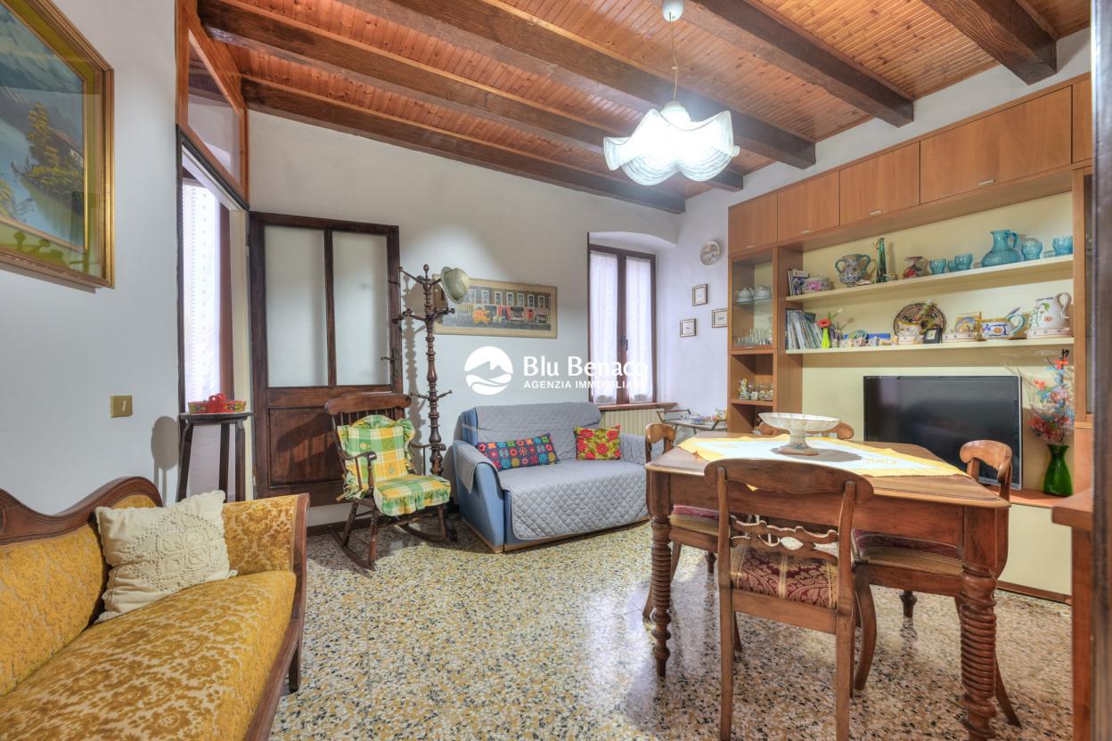 Detached house from ground to roof in Toscolano Maderno