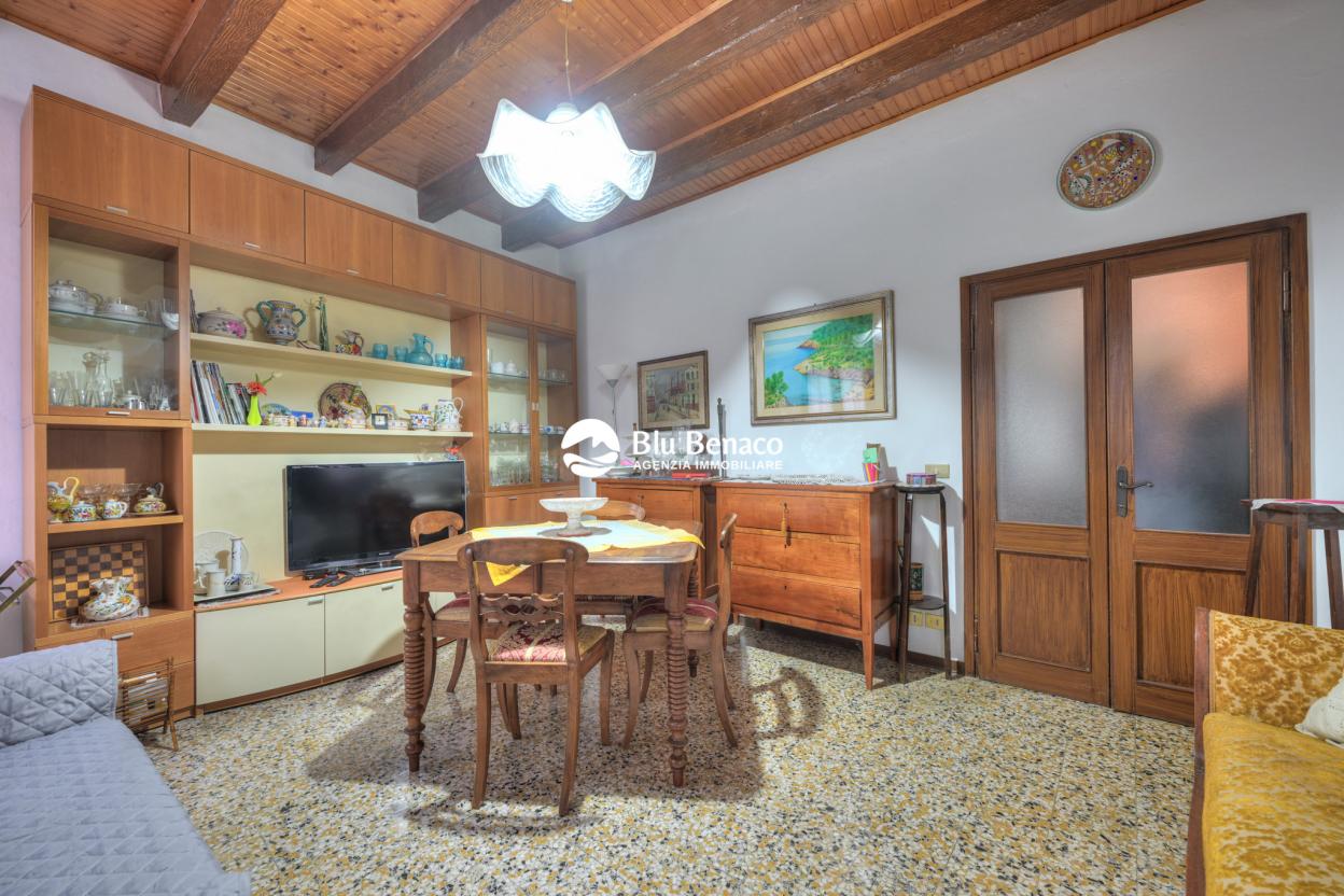 Detached house from ground to roof in Toscolano Maderno