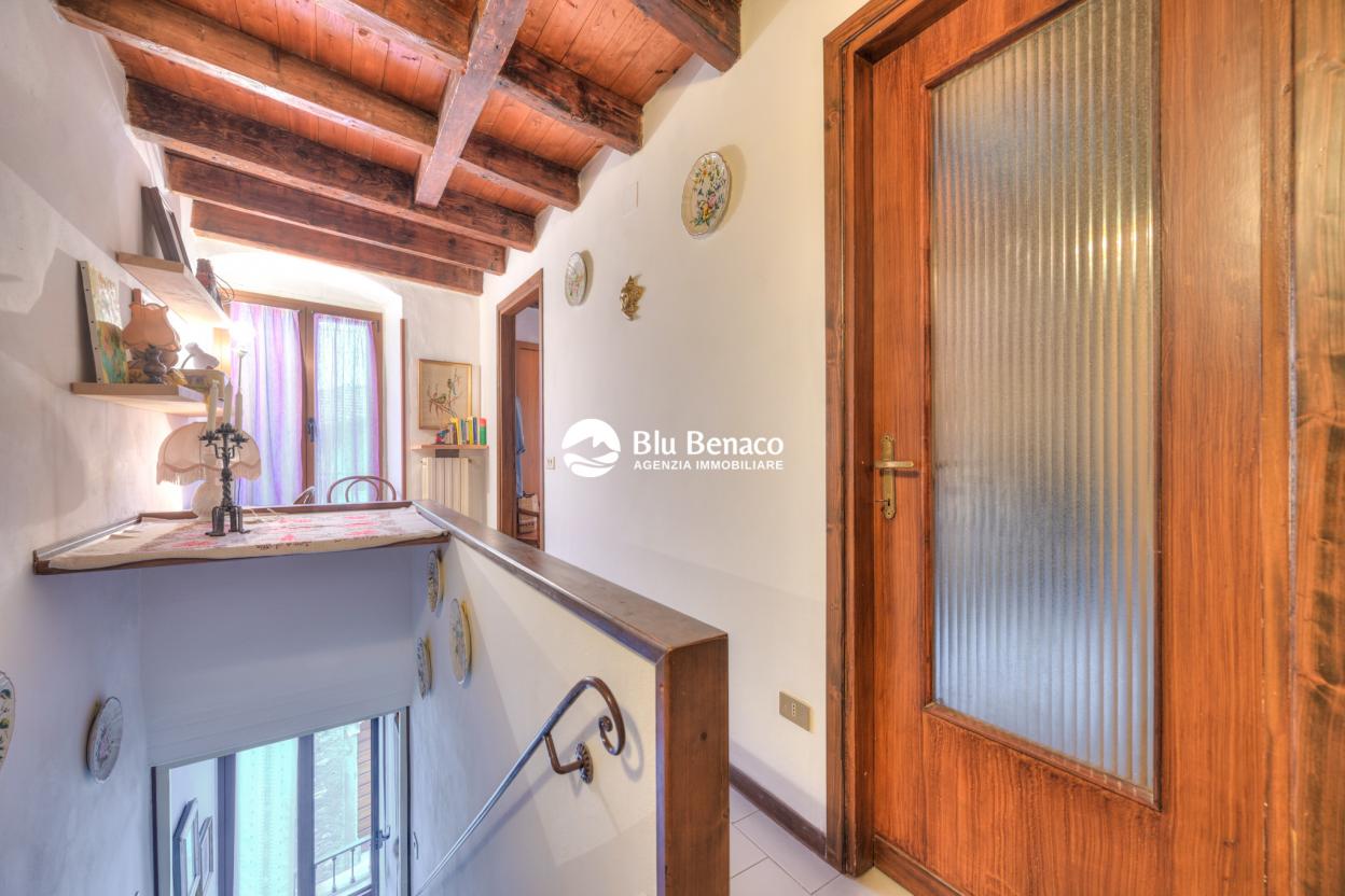 Detached house from ground to roof in Toscolano Maderno