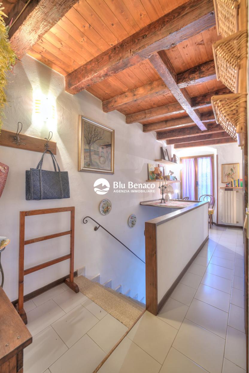 Detached house from ground to roof in Toscolano Maderno