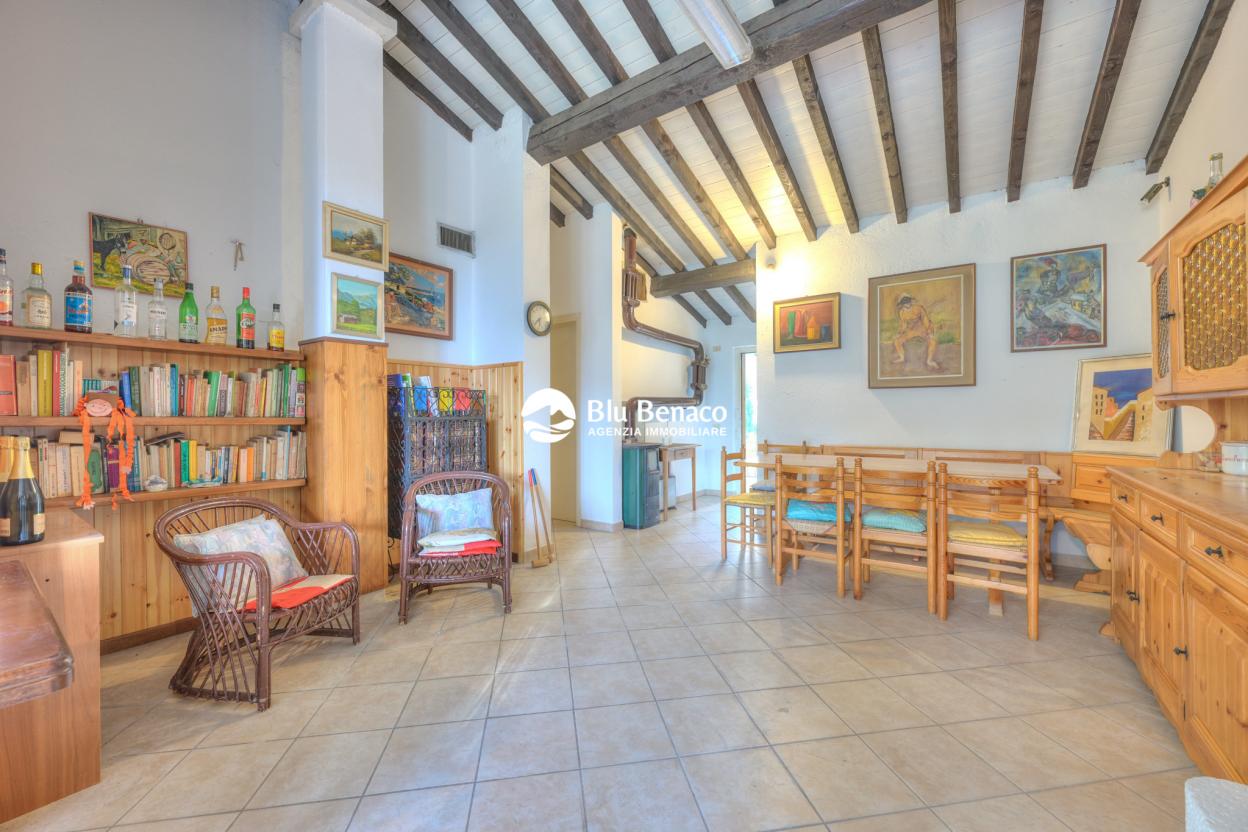 Bifamiliare in vendita a Navazzo