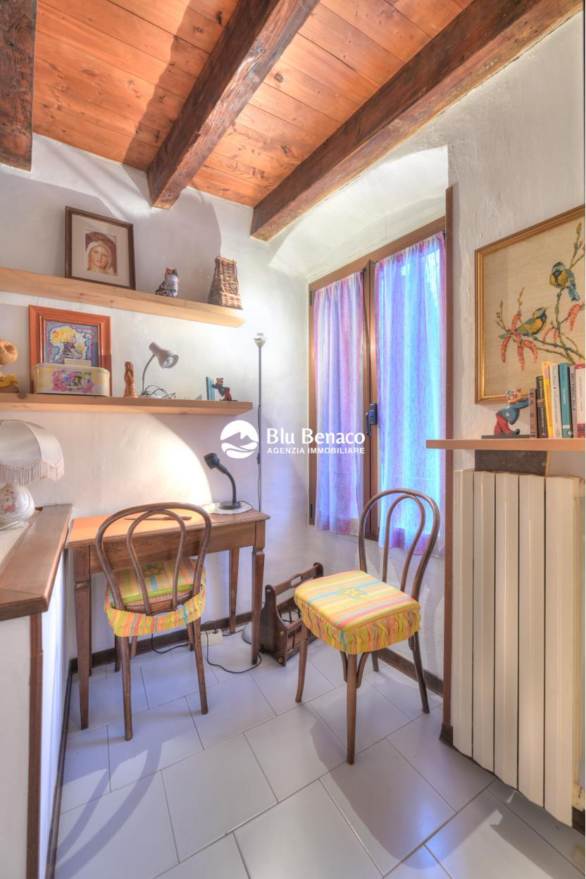 Detached house from ground to roof in Toscolano Maderno