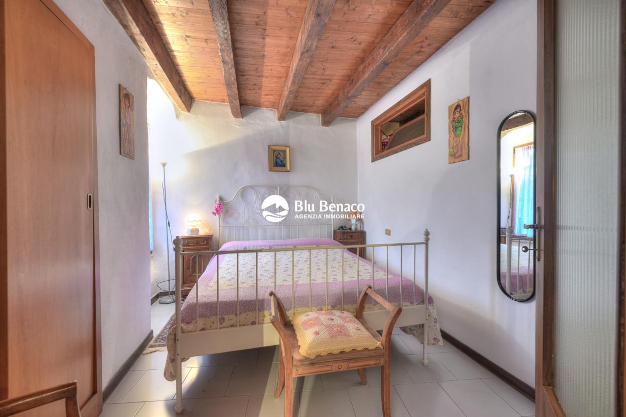 Detached house from ground to roof in Toscolano Maderno