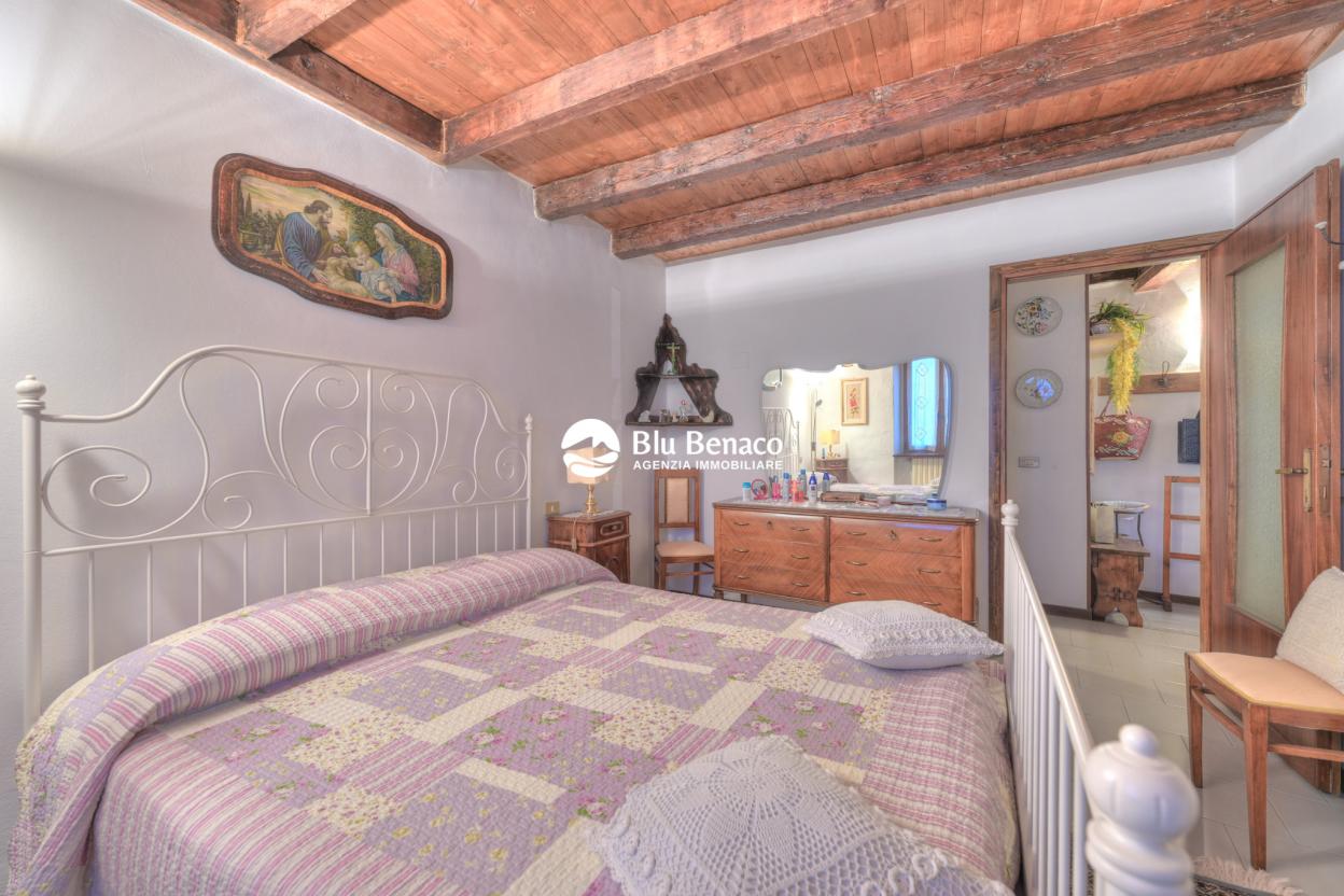 Detached house from ground to roof in Toscolano Maderno