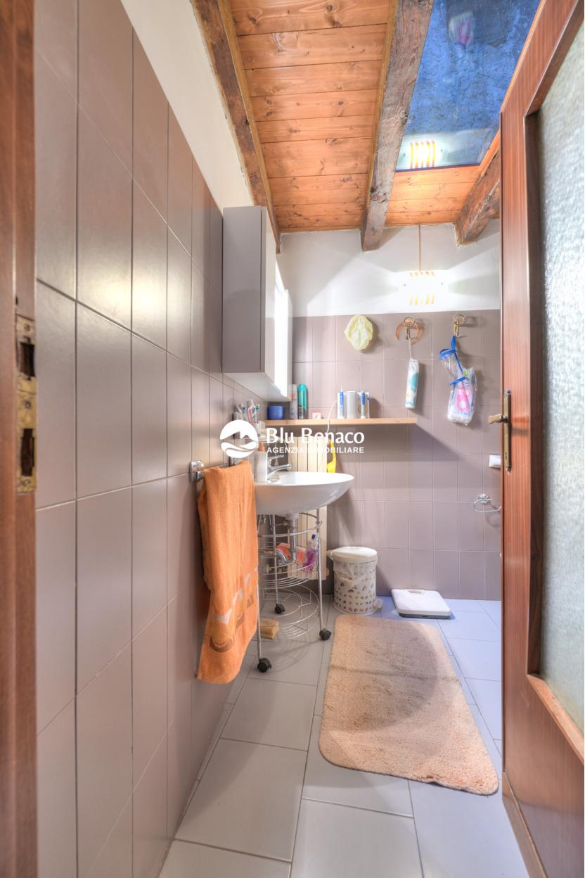 Detached house from ground to roof in Toscolano Maderno