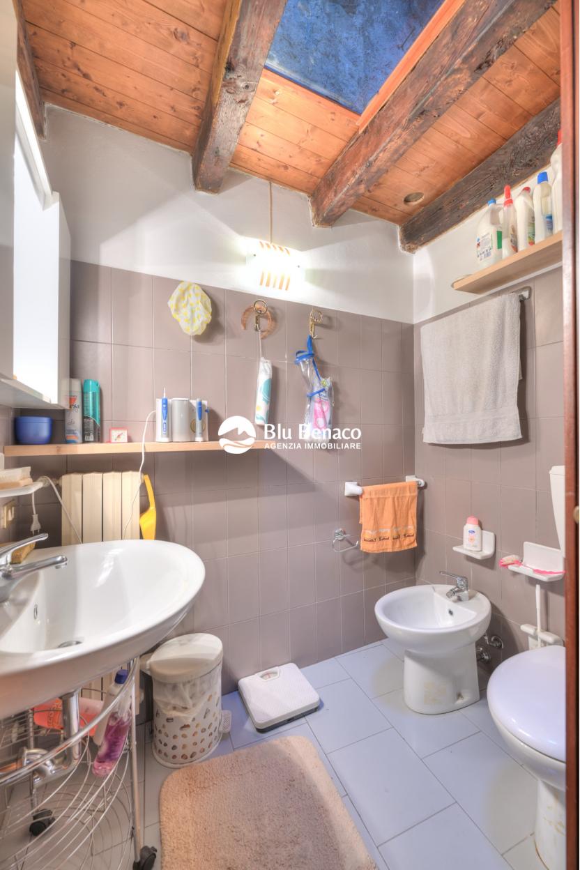 Detached house from ground to roof in Toscolano Maderno