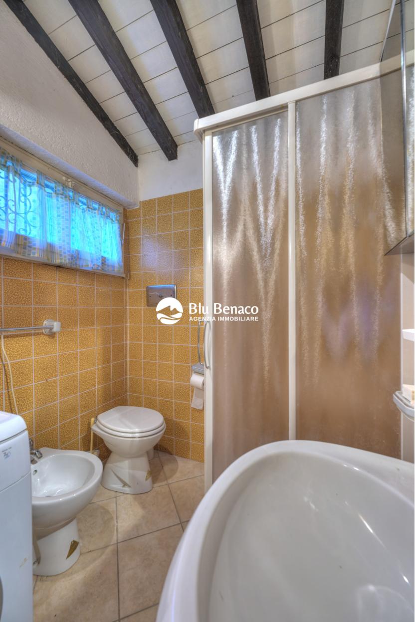 Bifamiliare in vendita a Navazzo