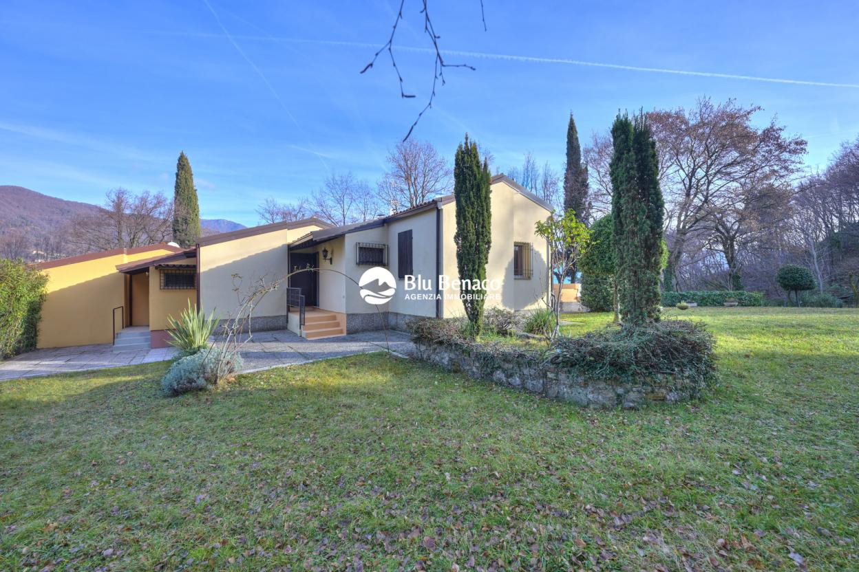 Bifamiliare in vendita a Navazzo