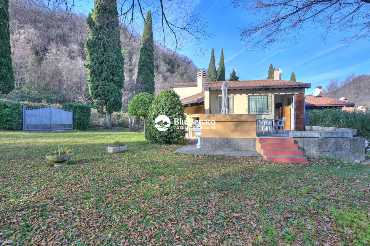 Bifamiliare in vendita a Navazzo