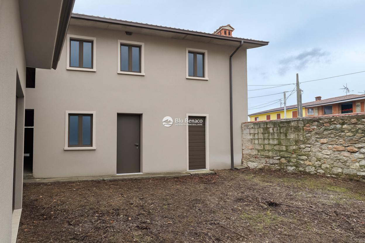 Muscoline, villetta a schiera con box auto e giardino 