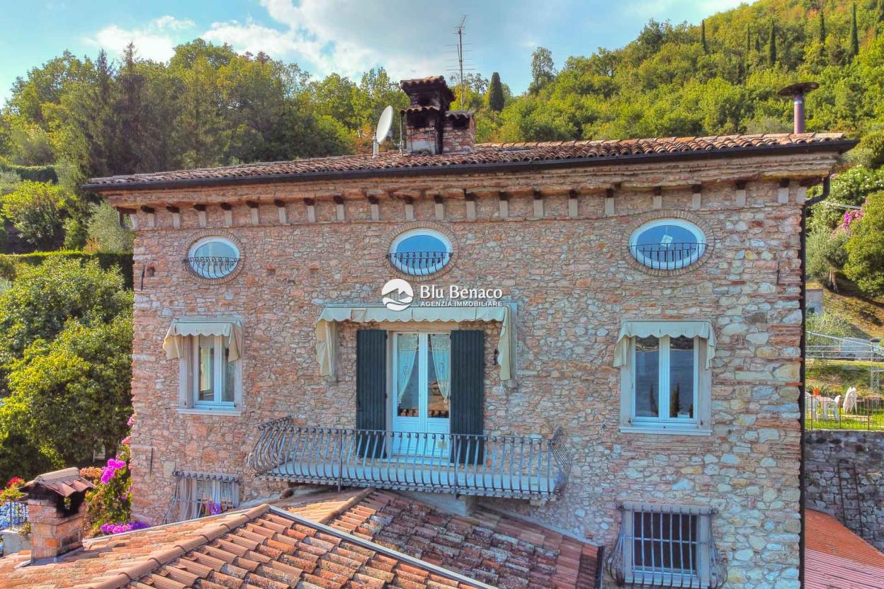 Amazing historic Villa for sale in Salò