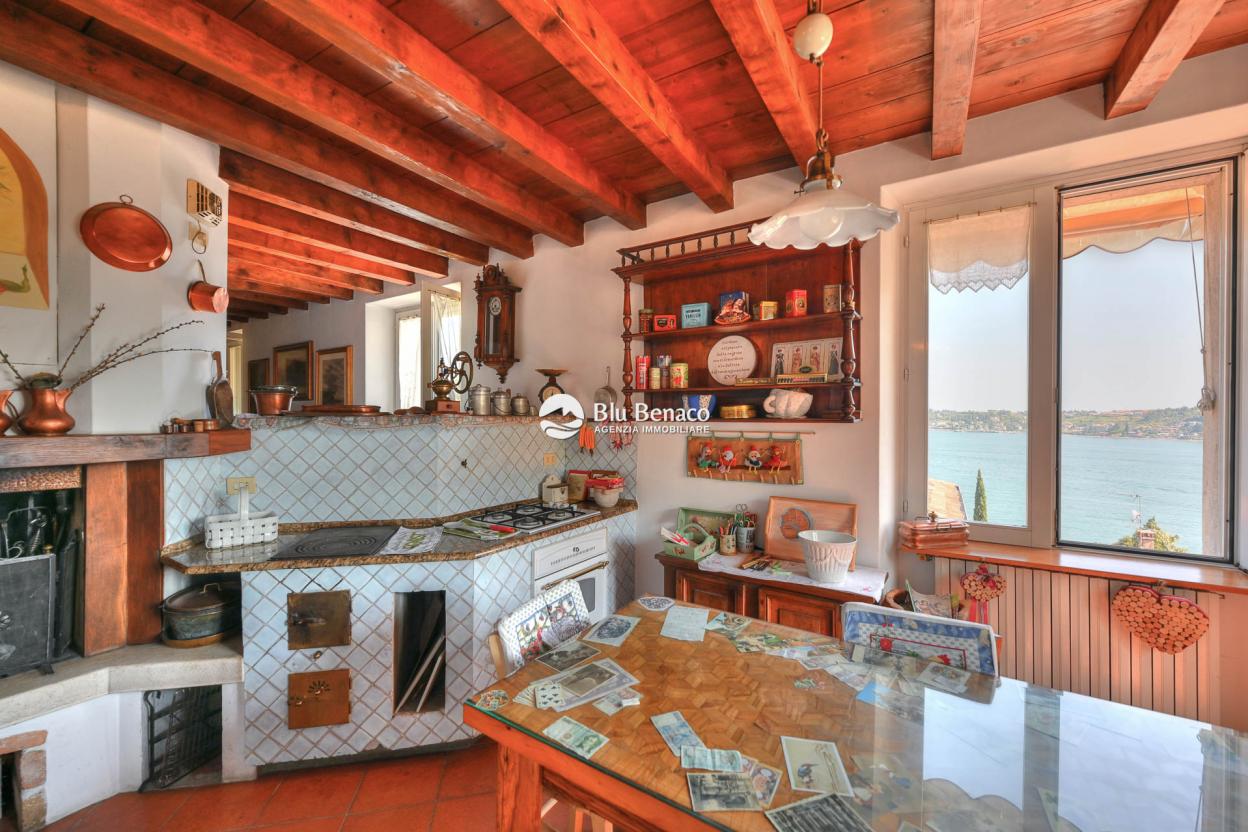 Amazing historic Villa for sale in Salò