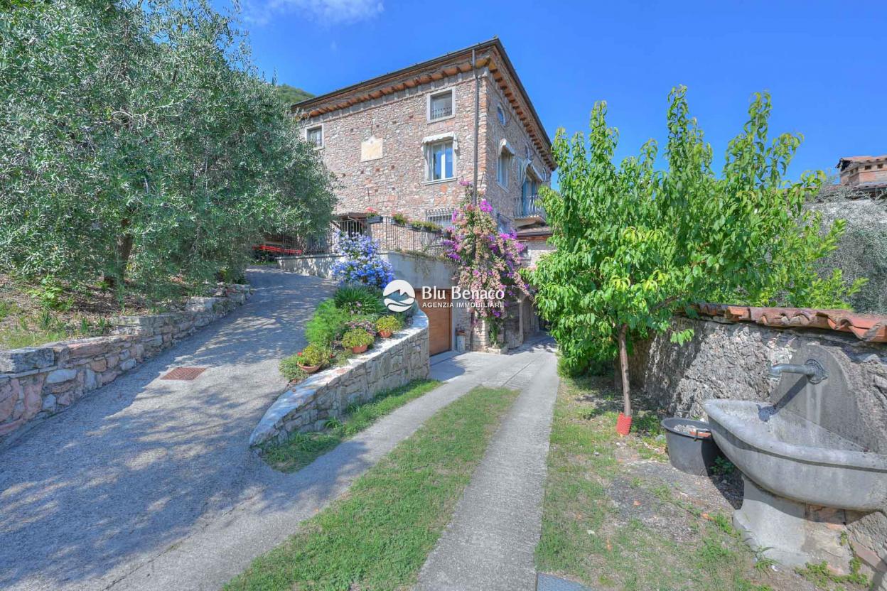 Amazing historic Villa for sale in Salò