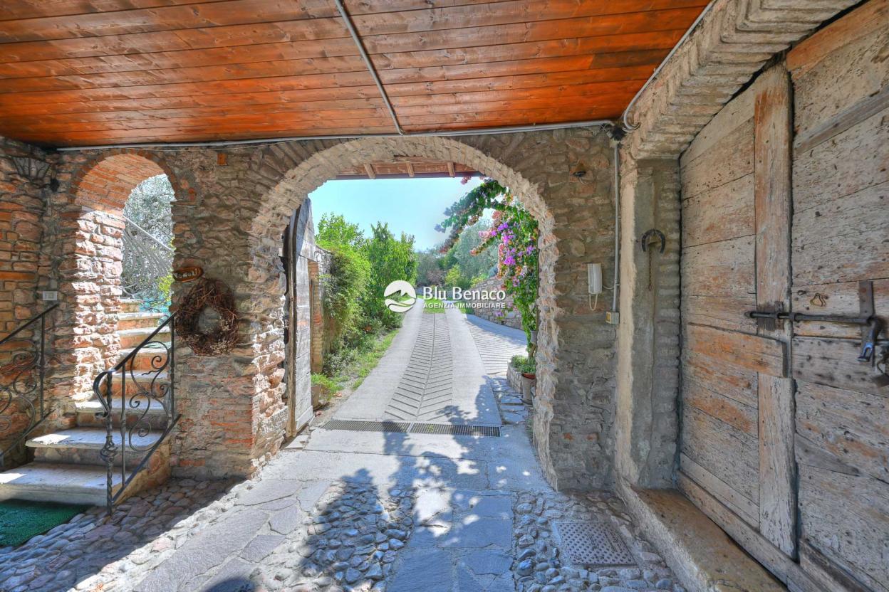 Amazing historic Villa for sale in Salò