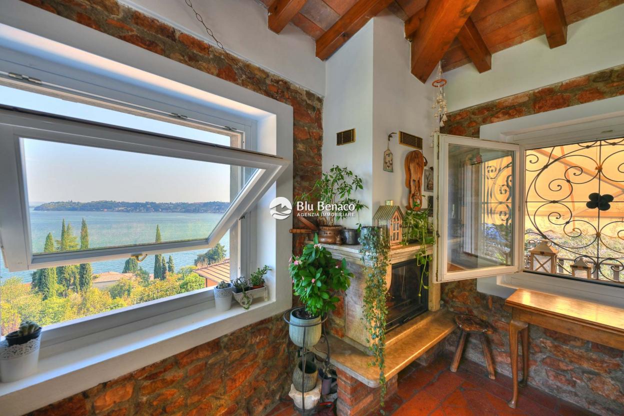 Amazing historic Villa for sale in Salò