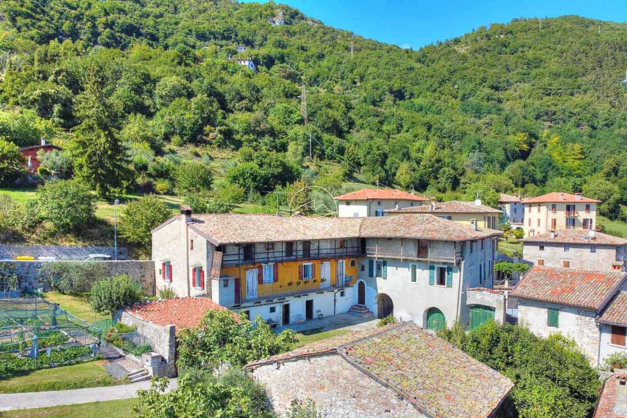 Casale agricolo a Gargnano