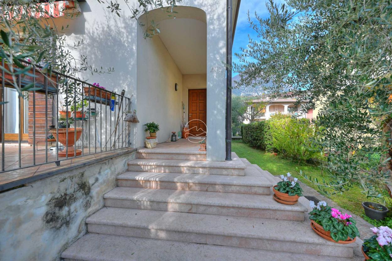 Single villa in Toscolano Maderno