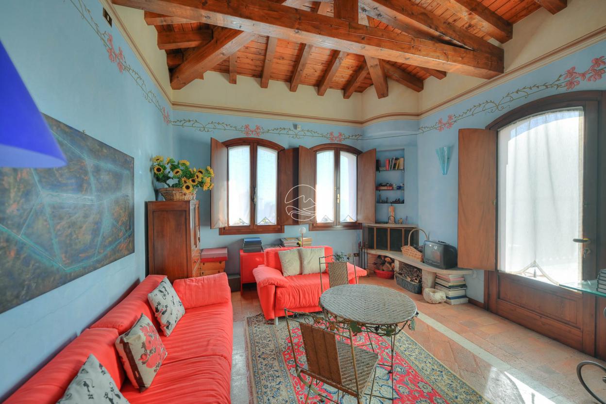 Dreizimmerwohnung in historischem Wohnhaus in Maderno zu verkaufen