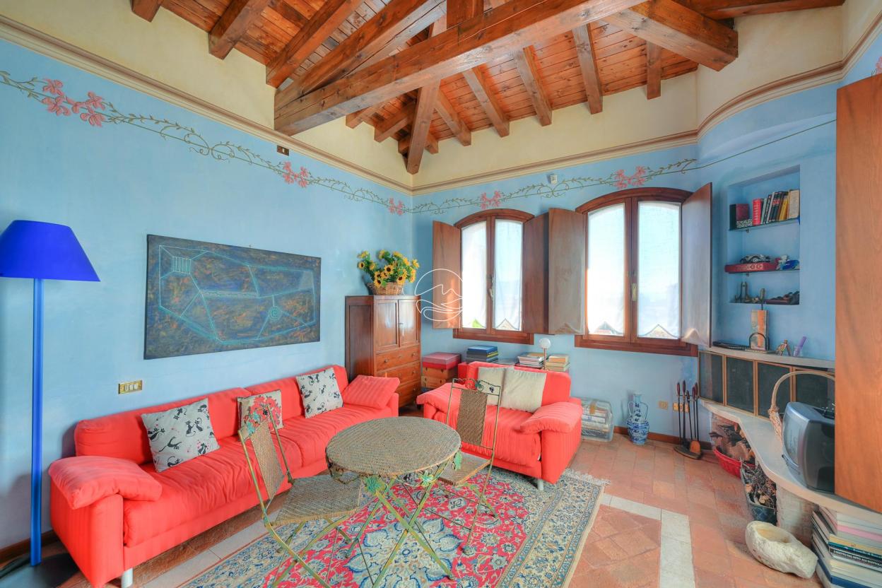 Dreizimmerwohnung in historischem Wohnhaus in Maderno zu verkaufen