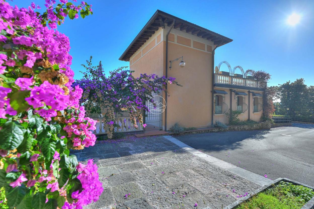 Dreizimmerwohnung in historischem Wohnhaus in Maderno zu verkaufen