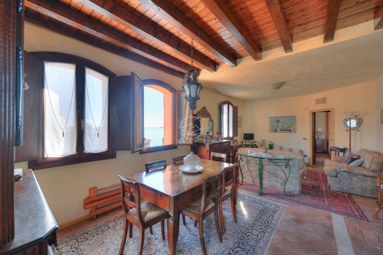 Dreizimmerwohnung in historischem Wohnhaus in Maderno zu verkaufen