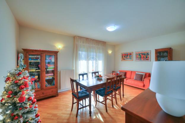 Apartment in a prestigious residence near the lake