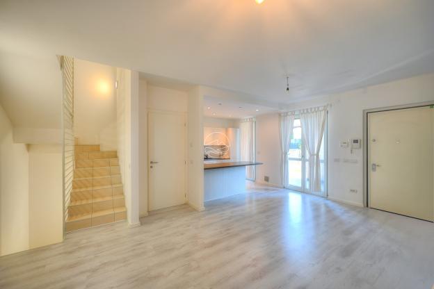 Neue Wohnung im zentralen Bereich von Maderno 