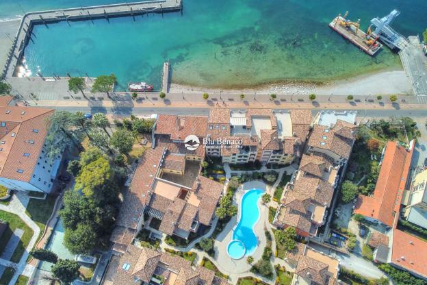 Unübersehbare Zwei-Zimmer-Wohnung mit Terrasse zu verkaufen in Maderno