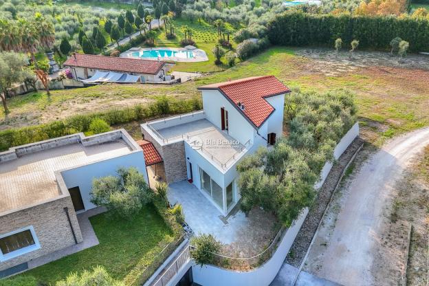 Soiano Del Lago, VIlla singola vista lago. 