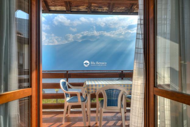 Lake-view apartment for sale in Tignale