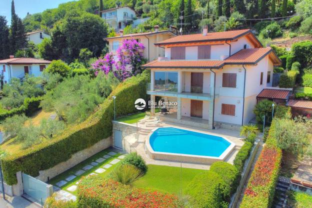 Villa with wonderful lake view in Gaino