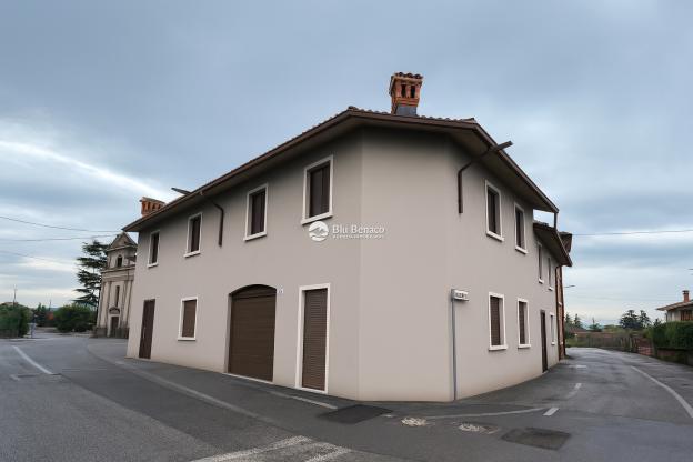Muscoline, villetta a schiera con box auto e giardino 