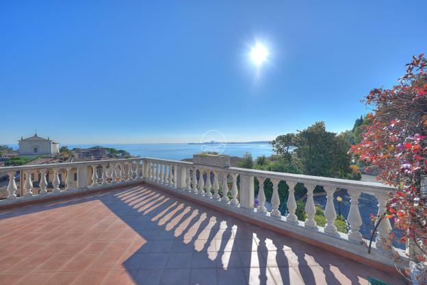 Three-room apartment in historic residence for sale in Maderno
