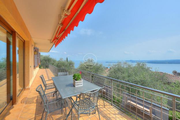 Villa for sale in Gardone Riviera