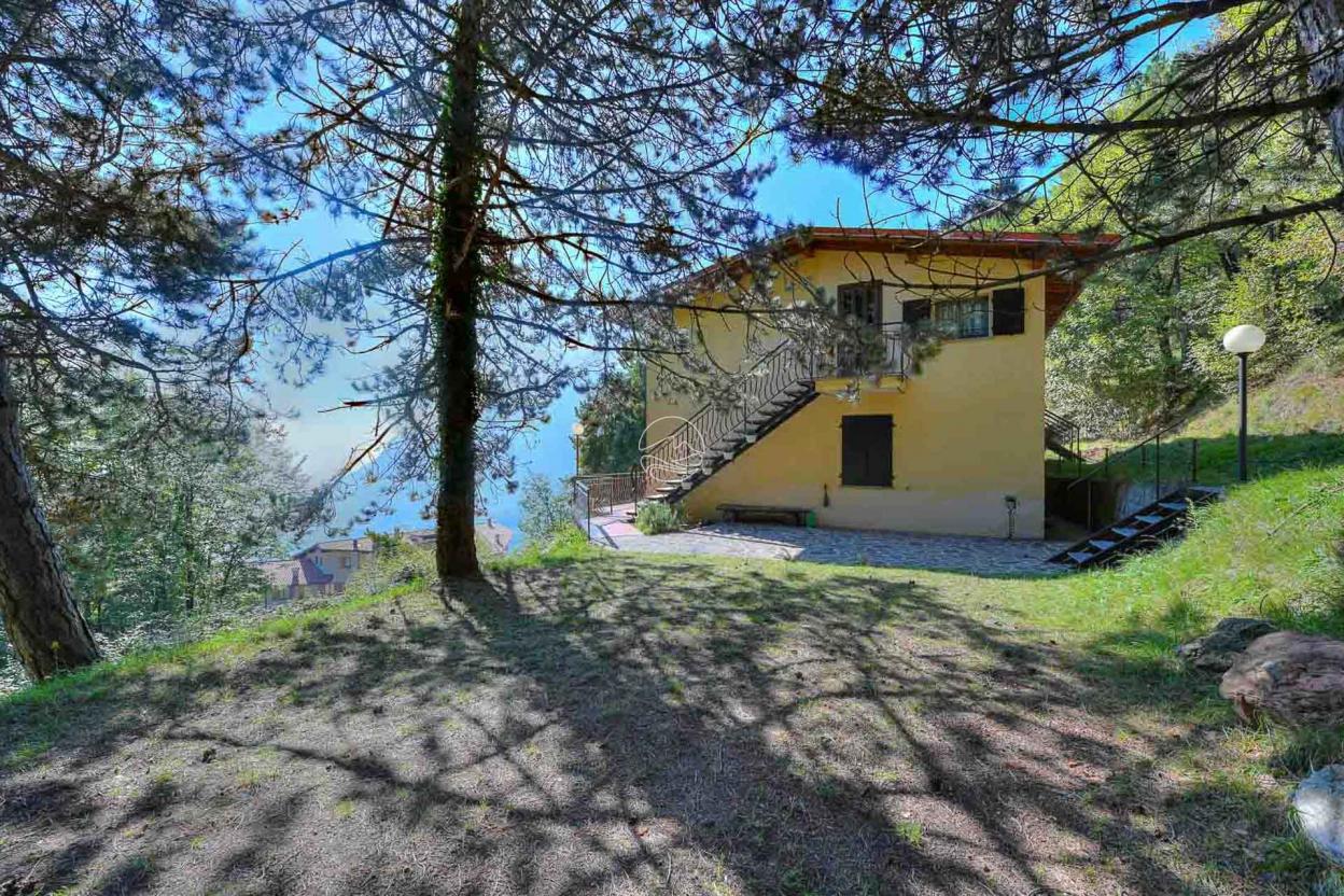 Villa with wonderful lake view in Tignale