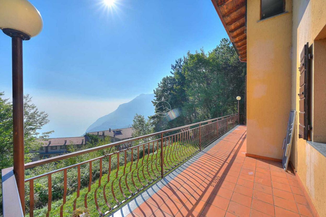 Villa with wonderful lake view in Tignale